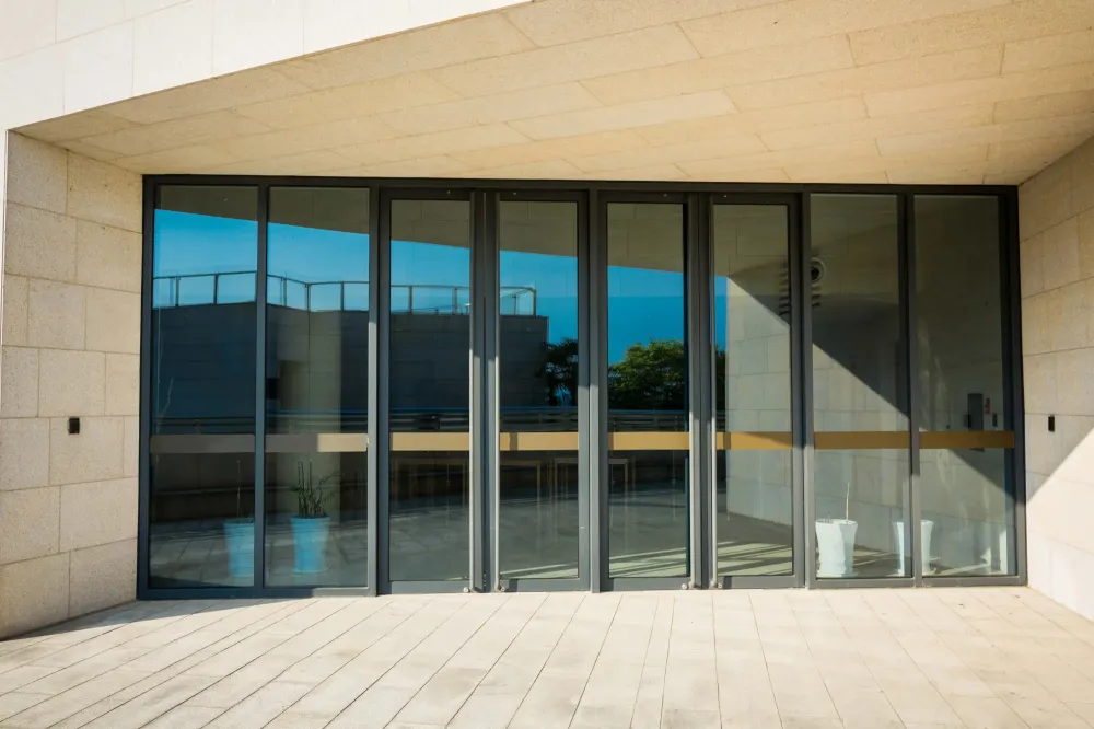 vitres_immeuble_entreprise_vitrier_rennes_saint_malo_dinard